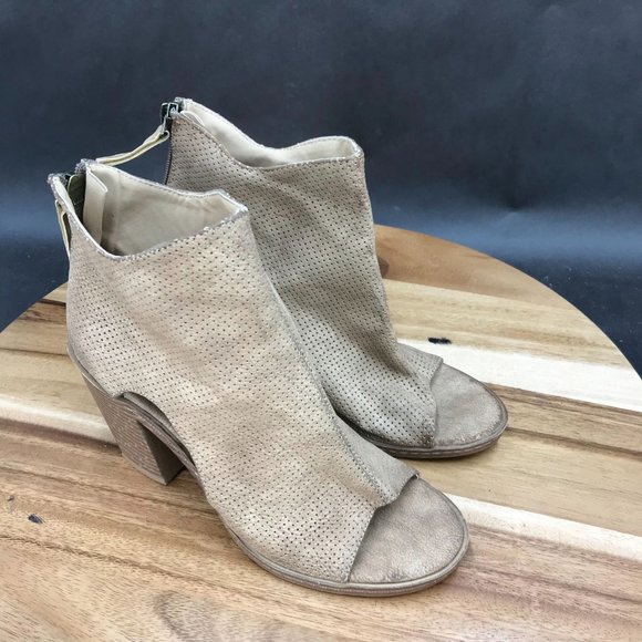 Maurices Beige Zip Up Peep Toe Block Heel Sandals Womens Size 6 M - Picture 1 of 10